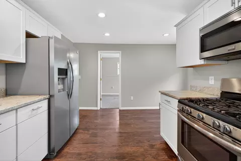 Entry Way - 539 Jacqueline St, Jackson, MI 49202 photo 1 of 2