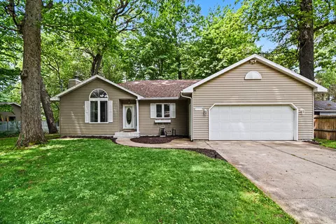 14275 Shiawassee Dr, Grand Haven, MI 49417