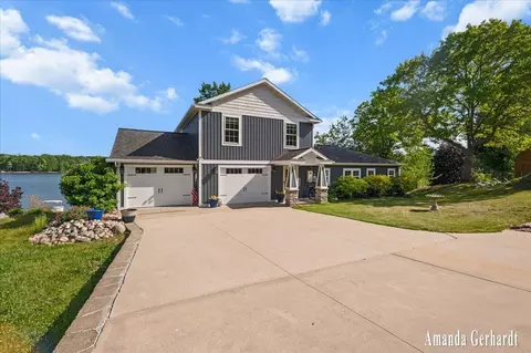 3691 Holiday Dr, Greenville, MI 48838