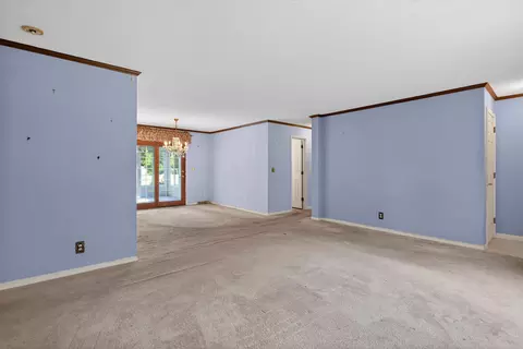 Living - 3635 Hart Rd, Jackson, MI 49201 photo 3 of 8