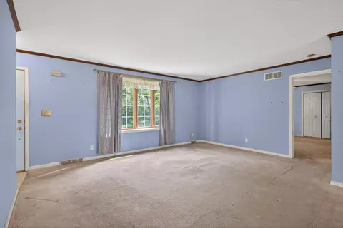 Living - 3635 Hart Rd, Jackson, MI 49201 photo 5 of 8