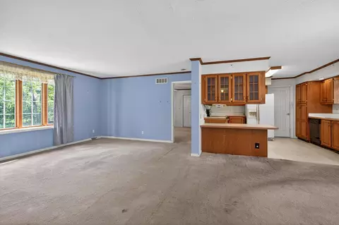 Living - 3635 Hart Rd, Jackson, MI 49201 photo 6 of 8