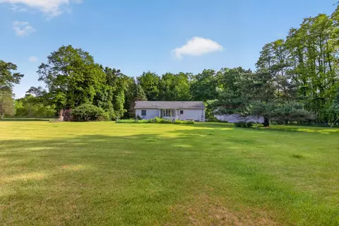 Exterior - 3635 Hart Rd, Jackson, MI 49201 photo 5 of 14