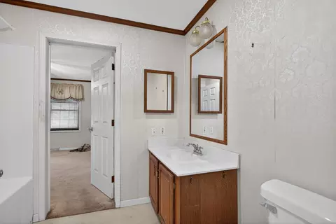 Bath - 3635 Hart Rd, Jackson, MI 49201 photo 3 of 5