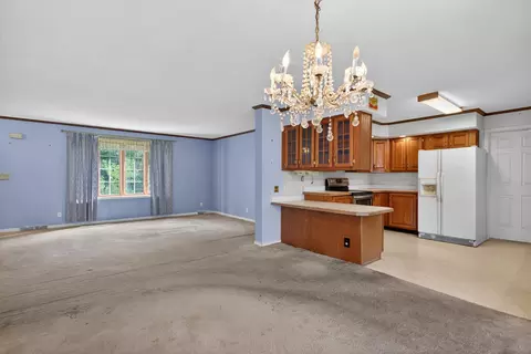 Living - 3635 Hart Rd, Jackson, MI 49201 photo 7 of 8