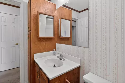 Bath - 3635 Hart Rd, Jackson, MI 49201 photo 2 of 5