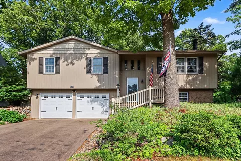 8275 Valleywood Ln, Portage, MI 49024