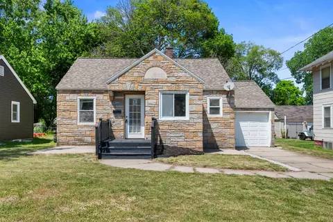 301 Lemyra St SE, Wyoming, MI 49548