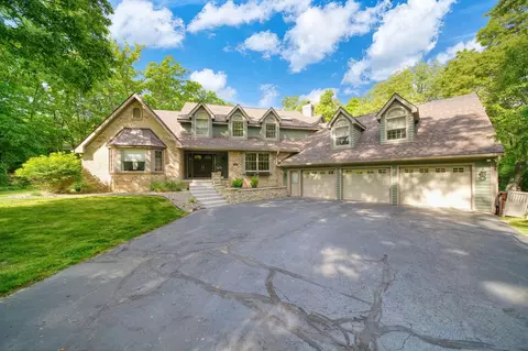 5030 Stone Oak Dr, Jackson, MI 49201
