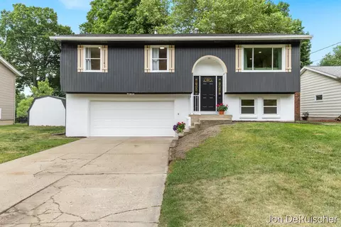 990 72nd St SE, Grand Rapids, MI 49508