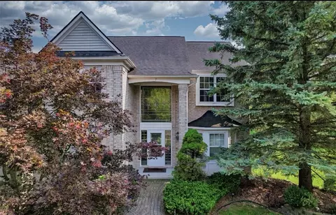 293010 Morningview St #86, Farmington, MI 48331