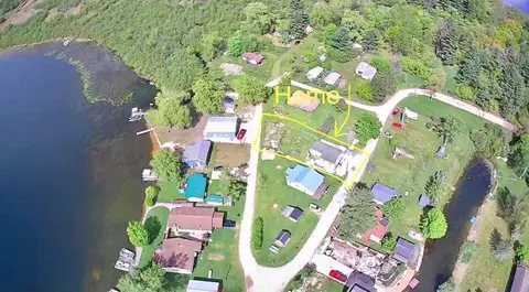9388 S Lake Dr, Evart, MI 49631