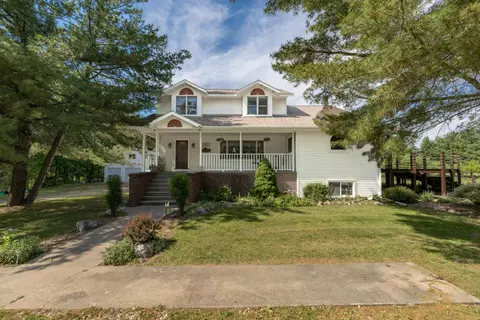361 4th St, Plainwell, MI 49080