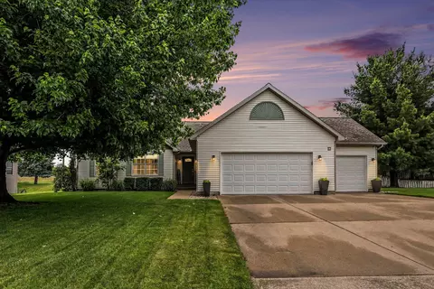 2632 Fairfield Dr, Zeeland, MI 49464