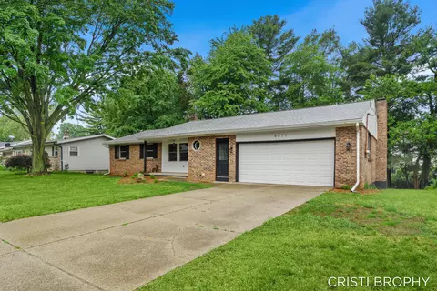 4871 Newcastle Dr SE, Grand Rapids, MI 49508