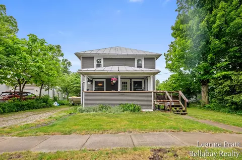 727 E Clinton St, Hastings, MI 49058