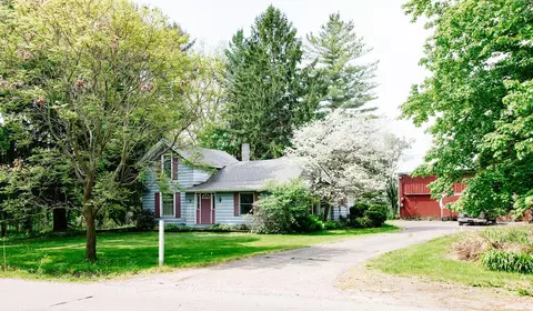 421 SE Kinsey Ave SE, Caledonia, MI 49316