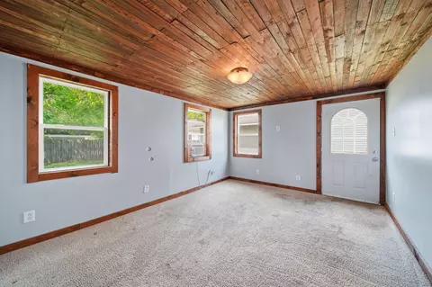 Living - 825 Gerald Ave, Jackson, MI 49203 photo 2 of 2