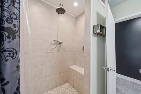Bath - 825 Gerald Ave, Jackson, MI 49203 photo 4 of 4