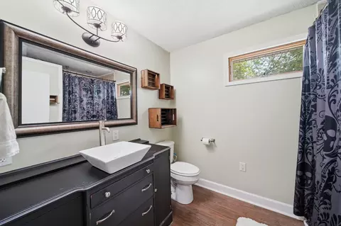 Bath - 825 Gerald Ave, Jackson, MI 49203 photo 3 of 4