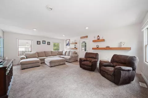 Living - 825 Gerald Ave, Jackson, MI 49203 photo 1 of 2