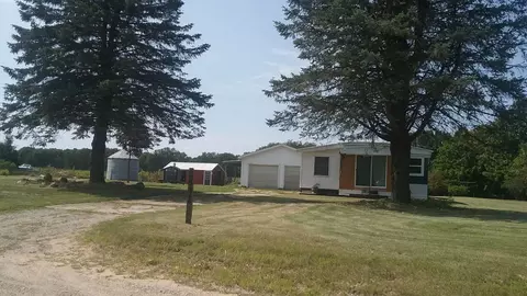 2841 Whites Brg, Belding, MI 48809