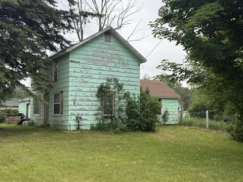 108 E North St, Edmore, MI 48829 photo 2
