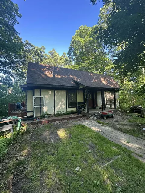 141 Irving Rd, Middleville, MI 49333