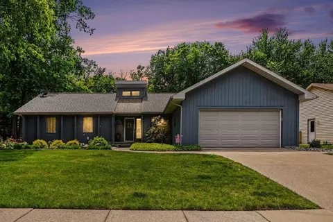 5649 Woodstock Dr, Lansing, MI 48917