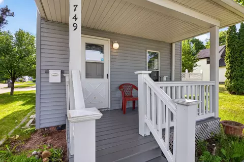 749 Kennedy St, Jackson, MI 49202