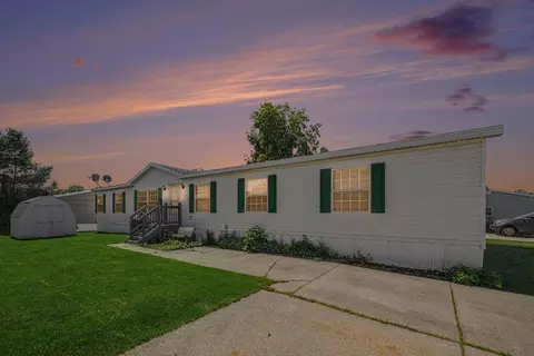 5616 N Mayberry St, Kalamazoo, MI 49009