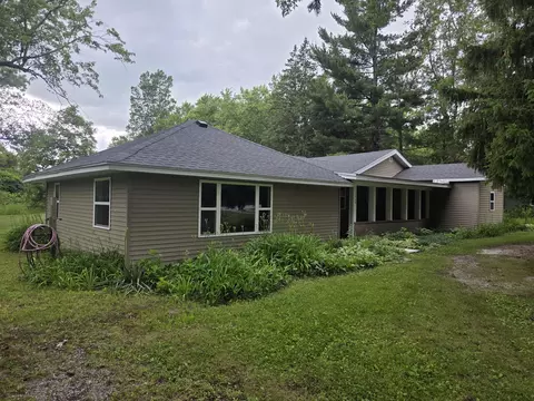 13799 8th Ave, Marne, MI 49435