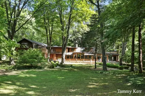 2450 Lakeshore Dr, Fennville, MI 49408