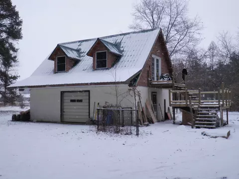 1658 Center Rd, Hastings, MI 49058