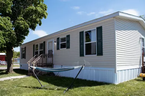 246 Center Green Meadow St SE, Grand Rapids, MI 49548