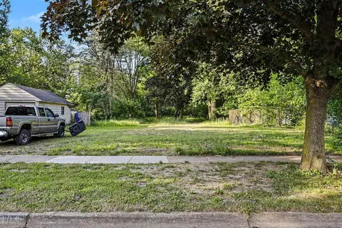 2302 Glendale Blvd, Kalamazoo, MI 49004