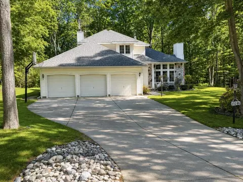 23286 Timberridge Dr, Big Rapids, MI 49307