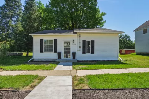 209 S River St, Evart, MI 49631