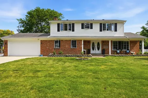 1888 Squaw Lagoon Dr, Oxford, MI 48371