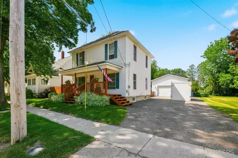 69 Pearl St, Sparta, MI 49345