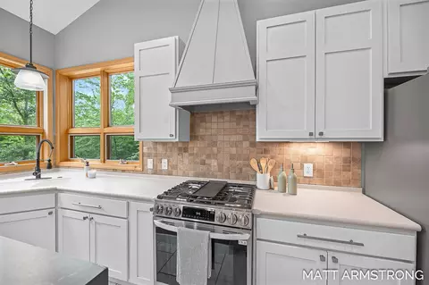 Kitchen - 2135 Hilltop View Dr, Dorr, MI 49323 photo 3 of 3