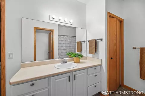 Bath - 2135 Hilltop View Dr, Dorr, MI 49323 photo 3 of 3