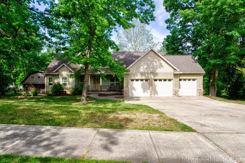 2135 Hilltop View Dr, Dorr, MI 49323