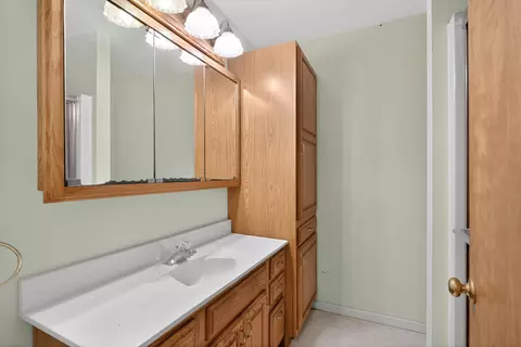 Bath - 2627 Cooper St, Jackson, MI 49201 photo 4 of 6