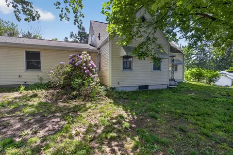 Exterior - 2627 Cooper St, Jackson, MI 49201 photo 6 of 10