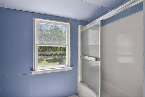 Bath - 2627 Cooper St, Jackson, MI 49201 photo 6 of 6