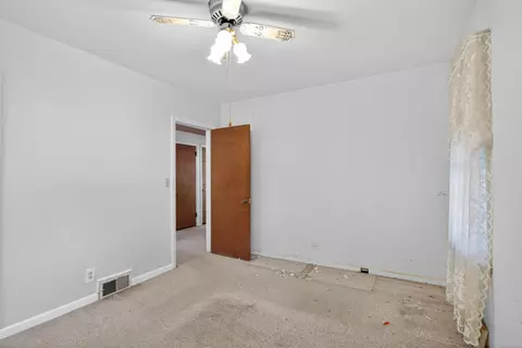 Bedroom - 2627 Cooper St, Jackson, MI 49201 photo 2 of 8