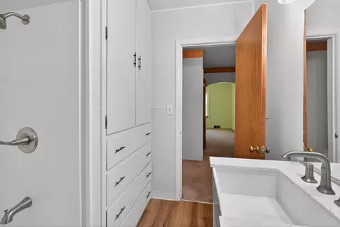 Bath - 2627 Cooper St, Jackson, MI 49201 photo 3 of 6