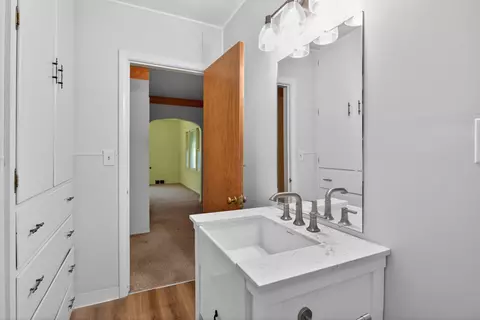 Bath - 2627 Cooper St, Jackson, MI 49201 photo 2 of 6