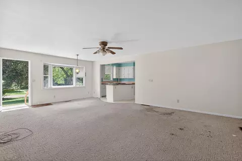 Living - 2627 Cooper St, Jackson, MI 49201 photo 3 of 9
